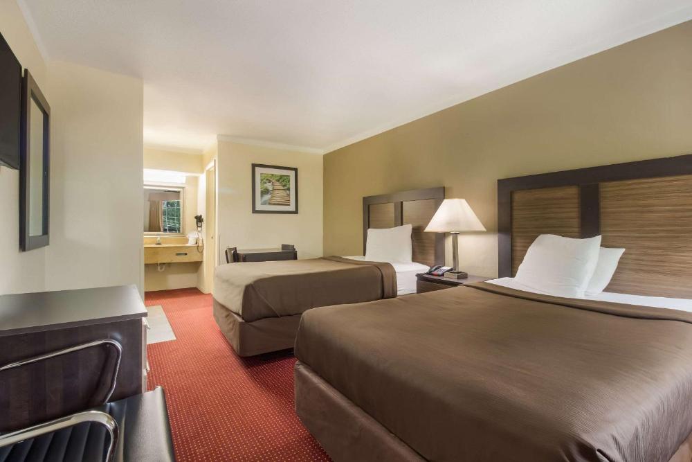 Double Room with Two Double Beds - Smoking interior